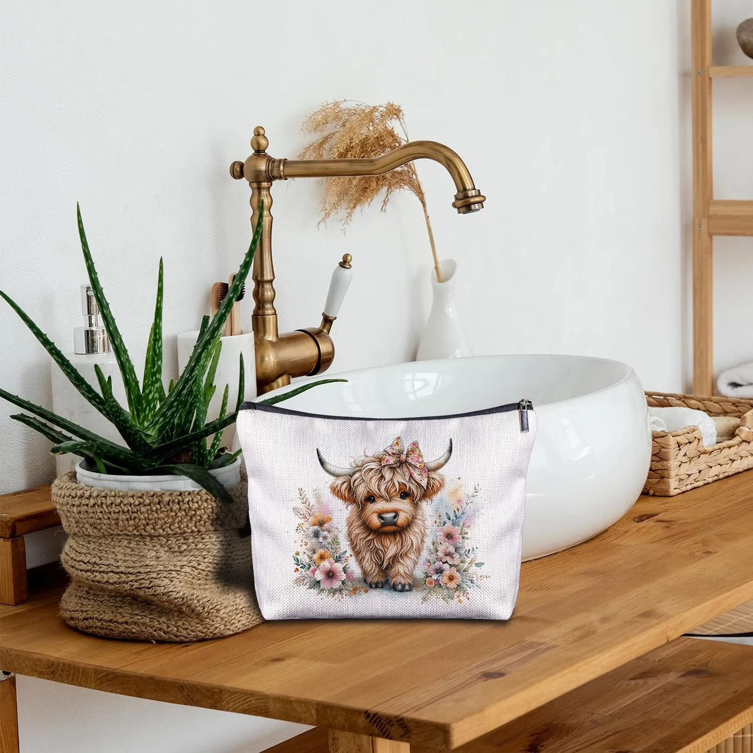 Baby Highland Long Haired Cow with Flowers Cosmetic Bag - Highland Cow Gifts for Women Cowgirls West Nature Lovers, Baby Highland Cow Makeup Bag for Purse