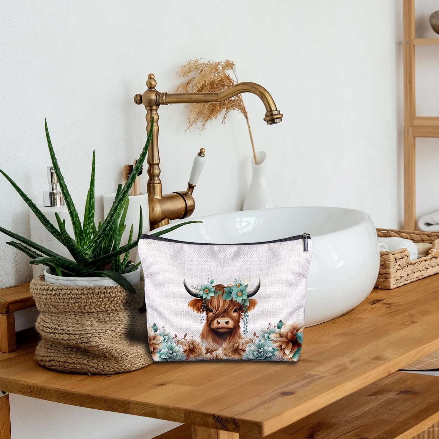 Highland Cow Makeup Bag - Summer Flower Gifts, Cow Cosmetic Bag, Zippered Bag