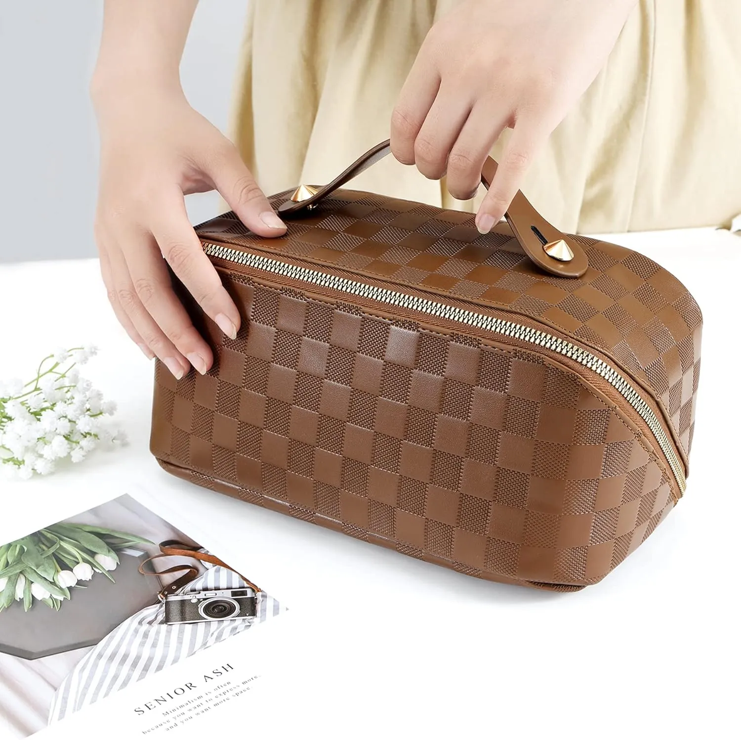 Large Capacity Travel Cosmetic Bag - Portable Makeup Bags for Women Waterproof PU Leather Checkered Makeup Organizer Bag with Dividers and Handle,Toiletry Bag for Cosmetics