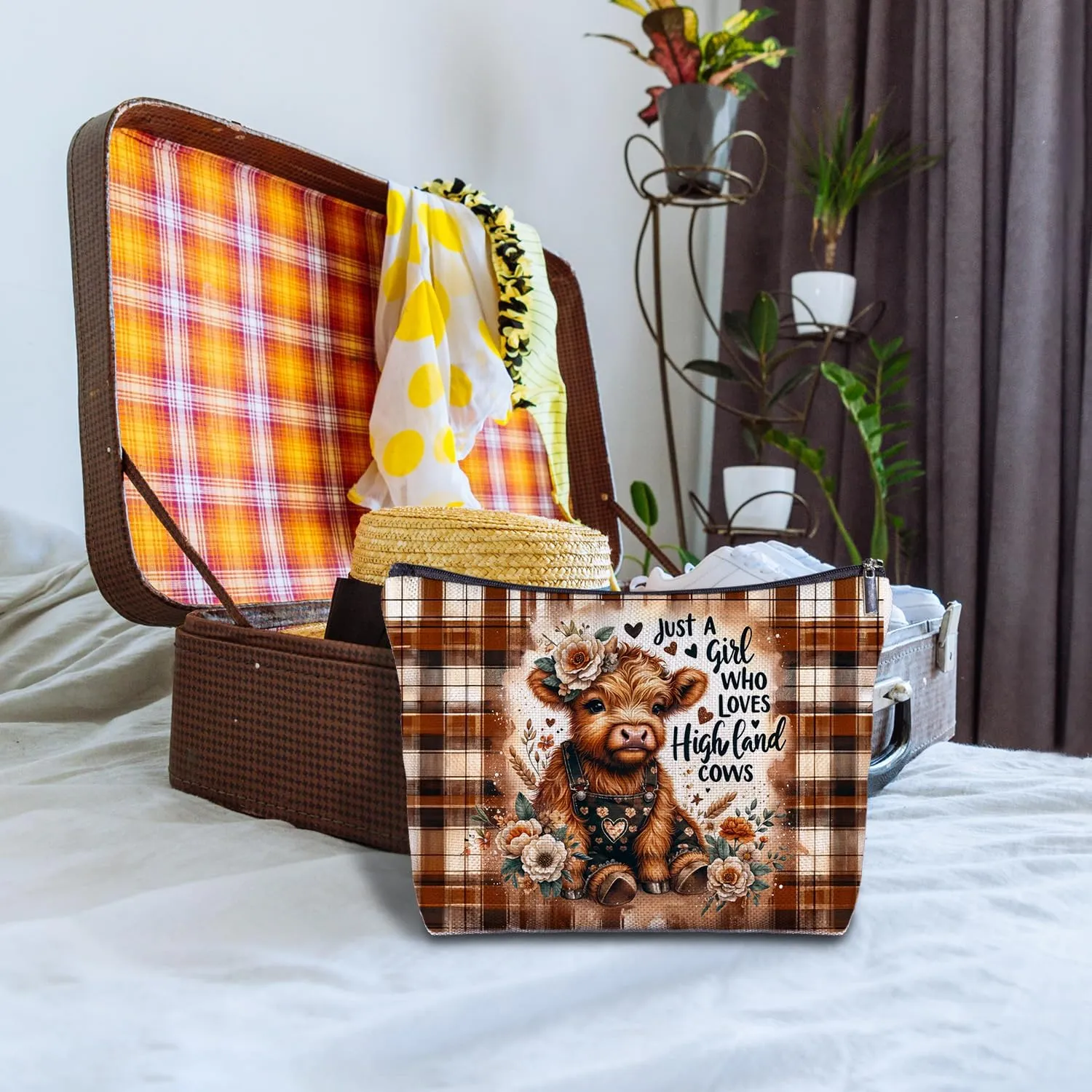 Western Cosmetic Bag - Highland Cow Gifts for Women, Western Gifts, Western Baby Highland Cow Makeup Bag for Purse, Just a Girl Who Loves Highland Cows