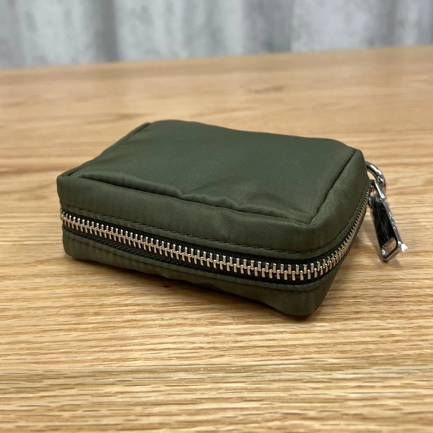 Womens Makeup Bag Wristband Bag Nylon Pouch Lightweight Ideal For Travel And Everyday Use (Nylon/Army Green)